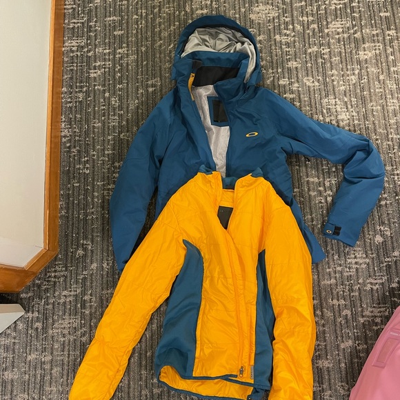 Oakley waterproof 3 in 1 ski jacket with removable liner - Picture 4 of 13